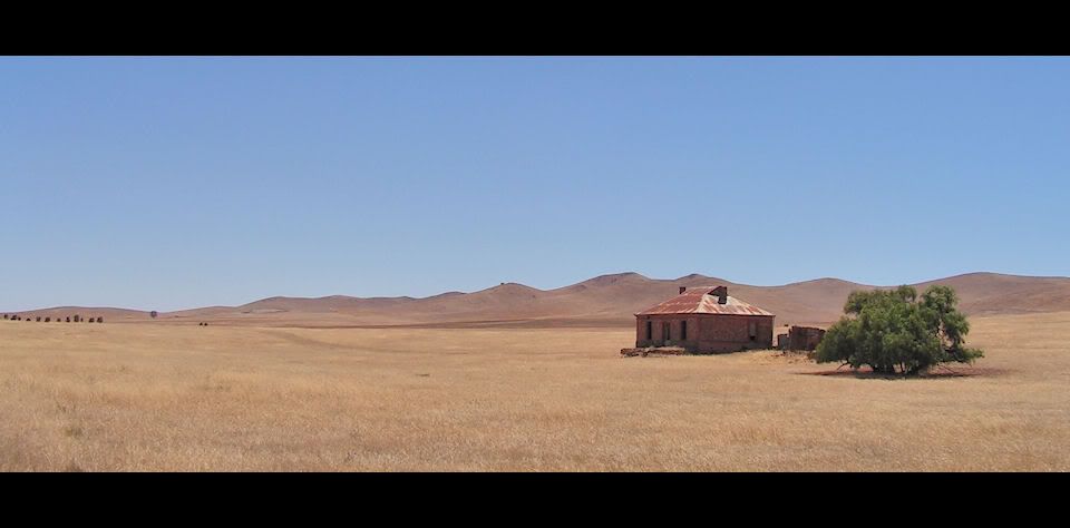 IMAGE: http://i915.photobucket.com/albums/ac352/LJG_photo/alandofsweepingplains.jpg